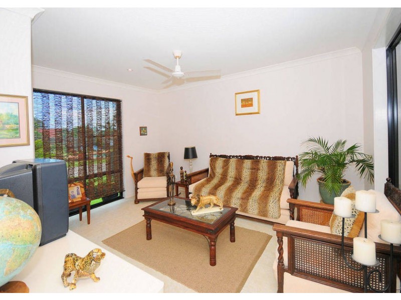 10/2 Barnstaple Street, Torquay QLD 4655