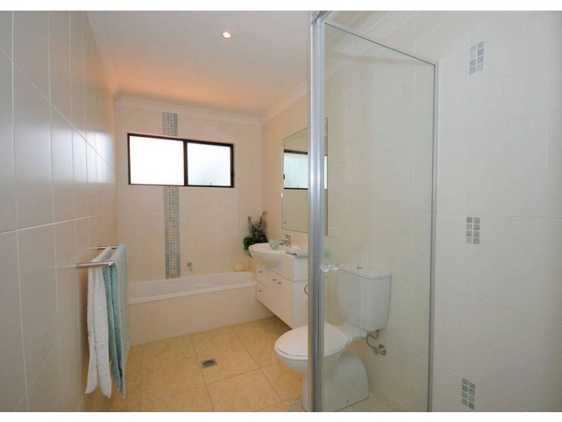 10/2 Barnstaple Street, Torquay QLD 4655