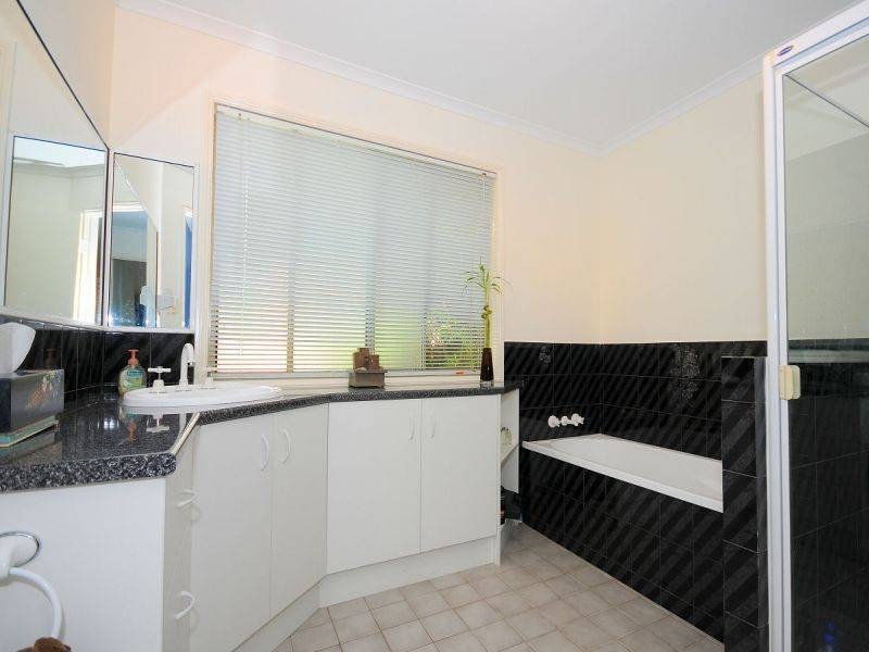 9 Goroka St, Kawungan QLD 4655