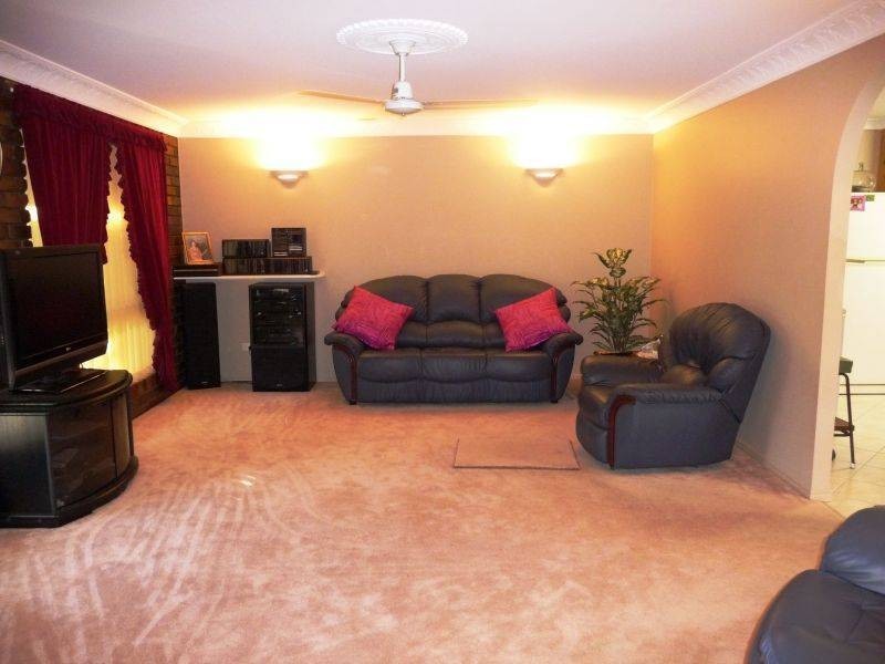 76 Garden Dr, Urangan QLD 4655