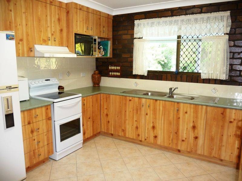 76 Garden Dr, Urangan QLD 4655