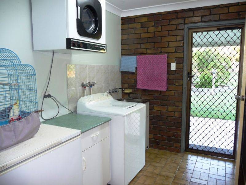 76 Garden Dr, Urangan QLD 4655