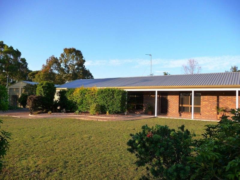 76 Garden Dr, Urangan QLD 4655