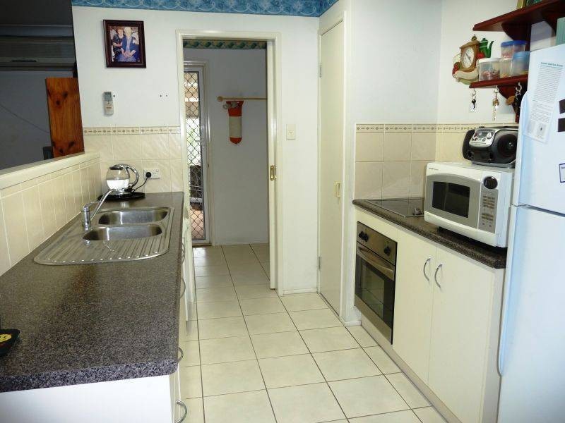 17 Bunker Ave, Urraween QLD 4655