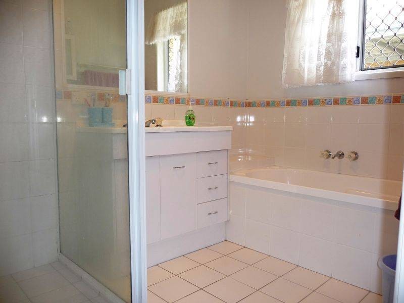 17 Bunker Ave, Urraween QLD 4655