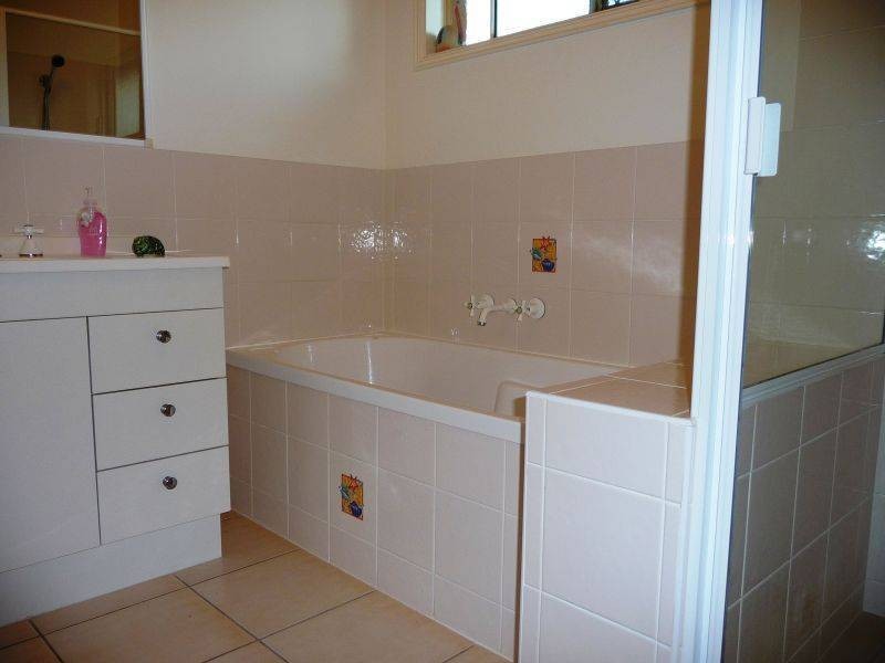 54 Anchorage Cct, Point Vernon QLD 4655