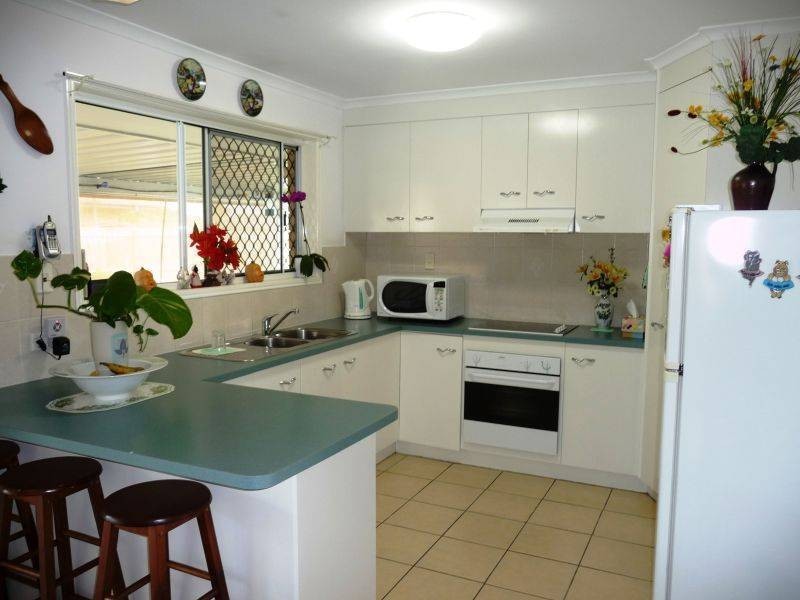 1 Sharyn Crt, Point Vernon QLD 4655