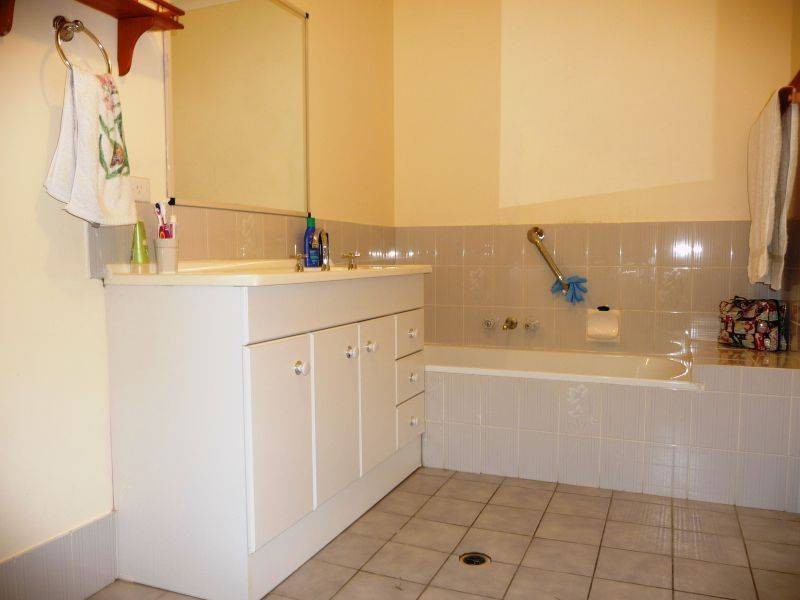 4 Holiday Pde, Scarness QLD 4655