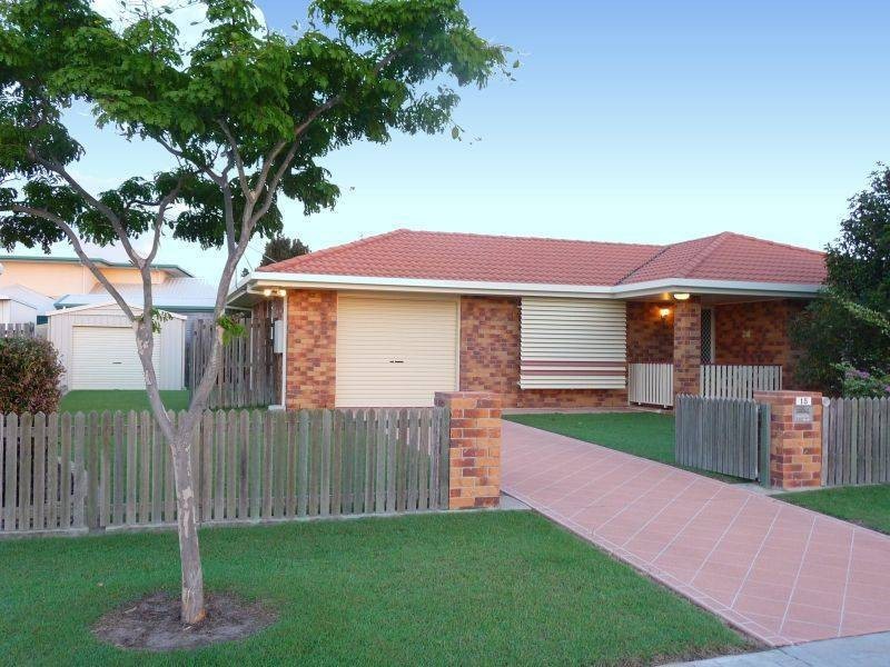 15 Marineview Ave, Scarness QLD 4655