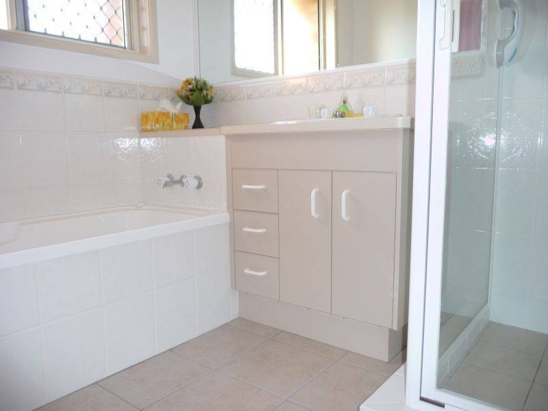 15 Marineview Ave, Scarness QLD 4655