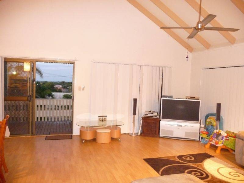 25 Oleander Ave, Scarness QLD 4655