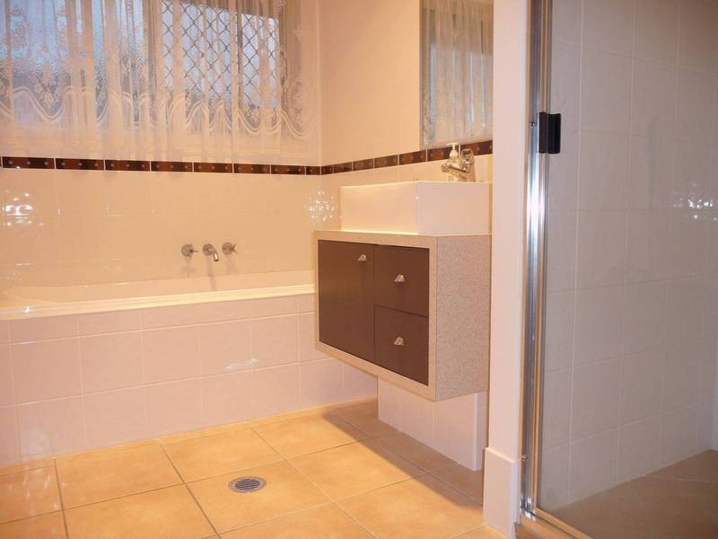 12 Scribbly Gum Crt, Urraween QLD 4655