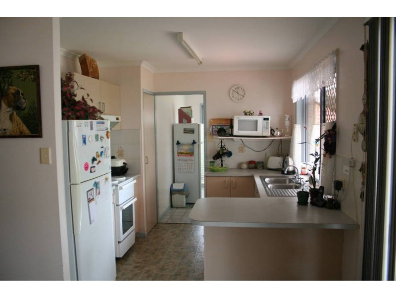 16 Porter Street, Point Vernon QLD 4655