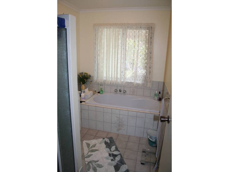 16 Porter Street, Point Vernon QLD 4655