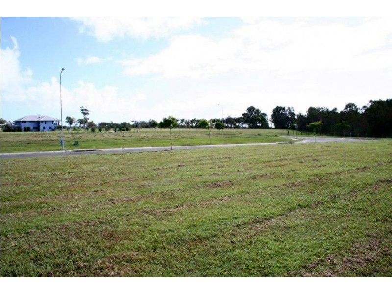 4 Fulmar Crt, Burrum Heads QLD 4659