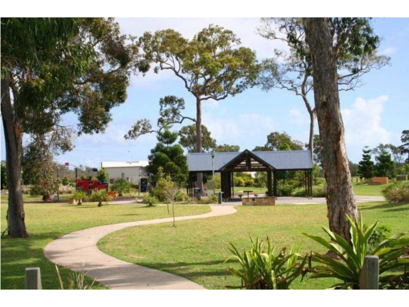 4 Fulmar Crt, Burrum Heads QLD 4659