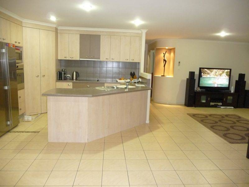 42 Heather Way, Urraween QLD 4655