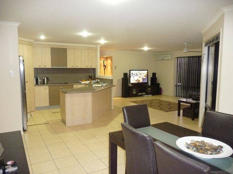 42 Heather Way, Urraween QLD 4655