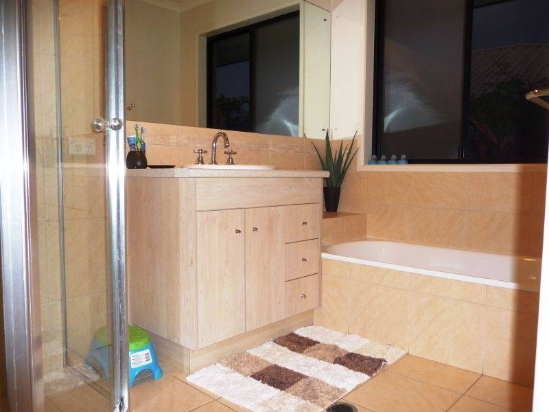 42 Heather Way, Urraween QLD 4655