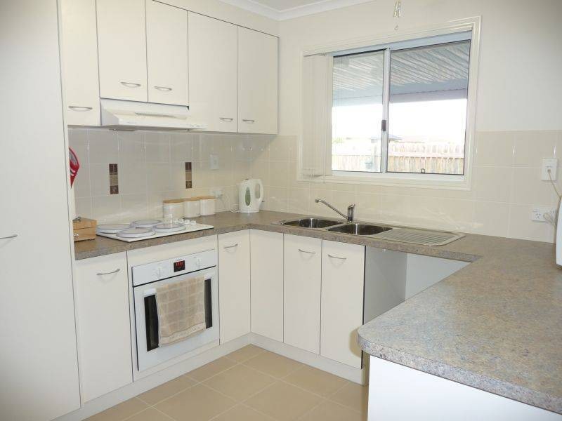 10 Dory Dr, Point Vernon QLD 4655