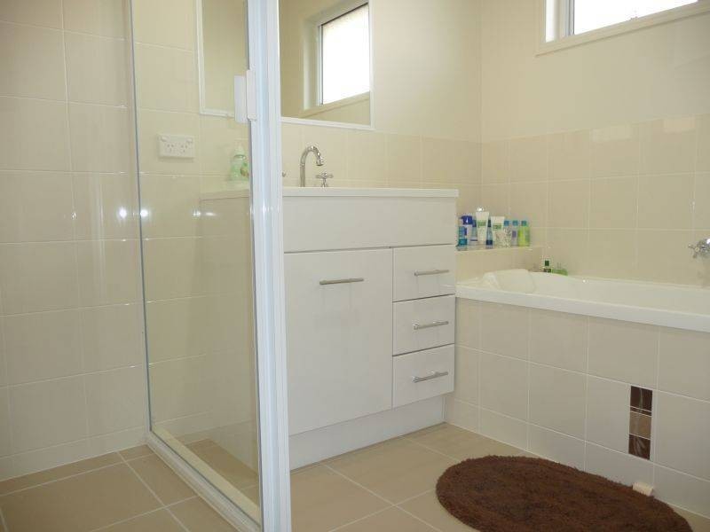 10 Dory Dr, Point Vernon QLD 4655