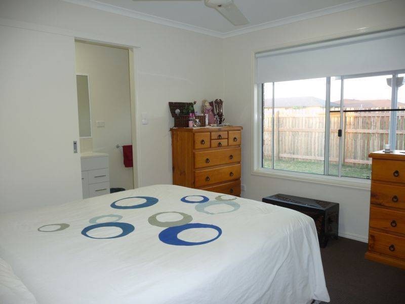 10 Dory Dr, Point Vernon QLD 4655