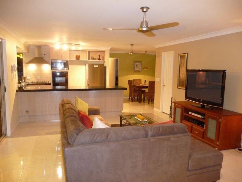 47 Bayrise Dr, Urangan QLD 4655