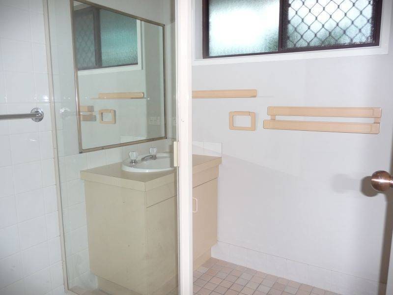 33 Ocean St, Torquay QLD 4655