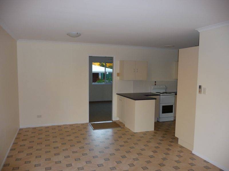 76 Hammond St, Urangan QLD 4655