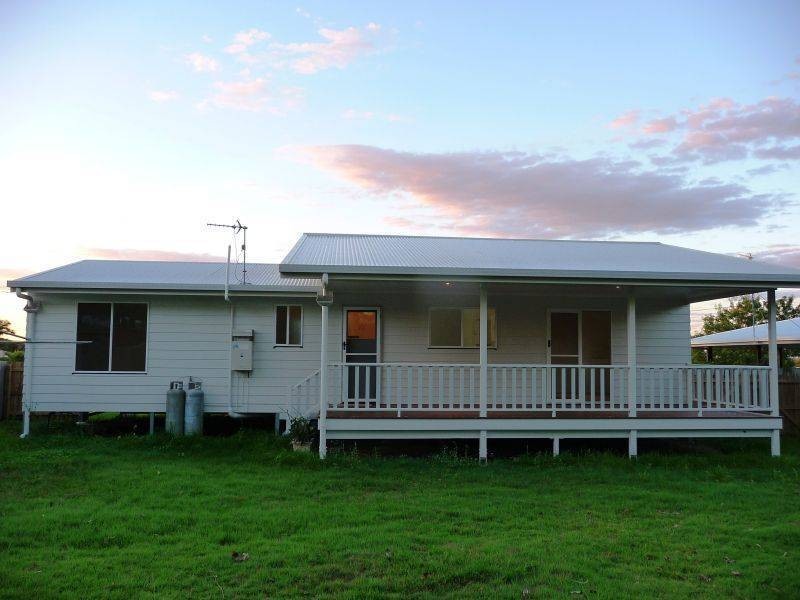 76 Hammond St, Urangan QLD 4655
