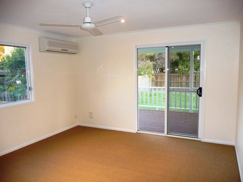 76 Hammond St, Urangan QLD 4655