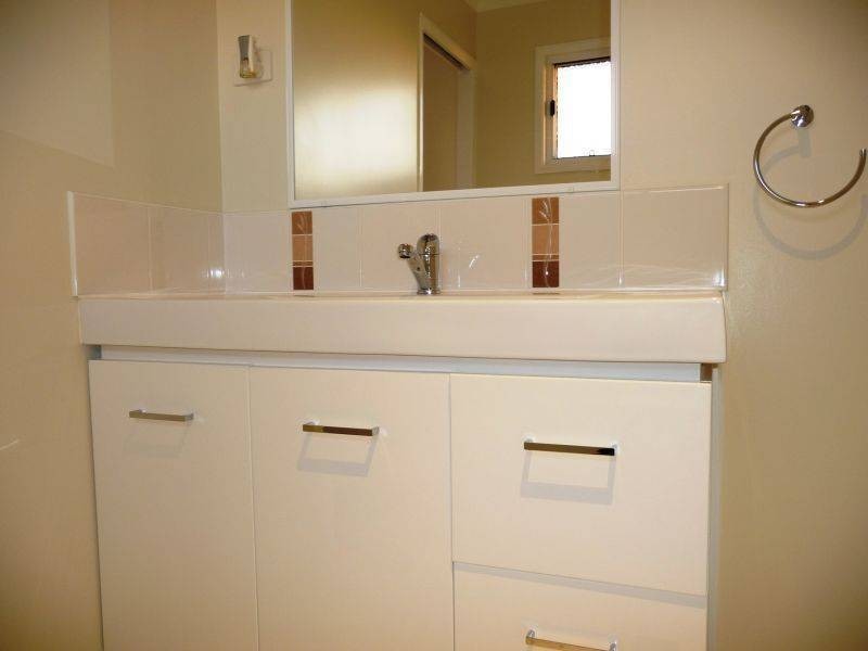 76 Hammond St, Urangan QLD 4655