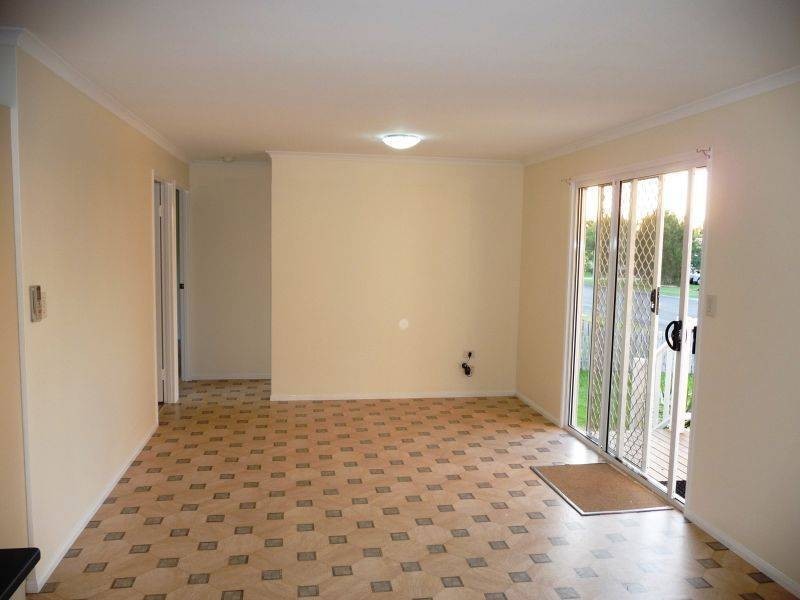 76 Hammond St, Urangan QLD 4655