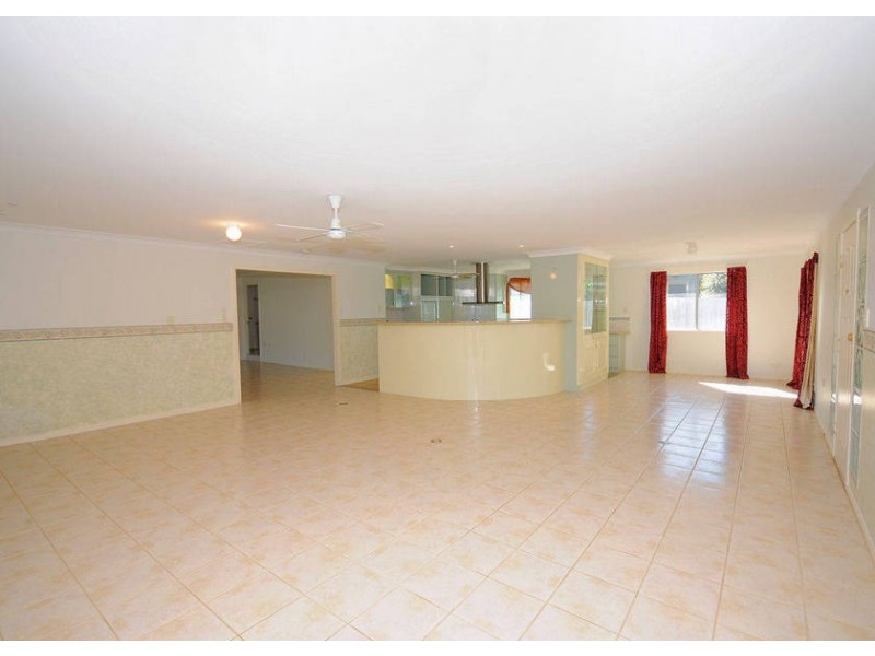 8 Spence Street, Point Vernon QLD 4655