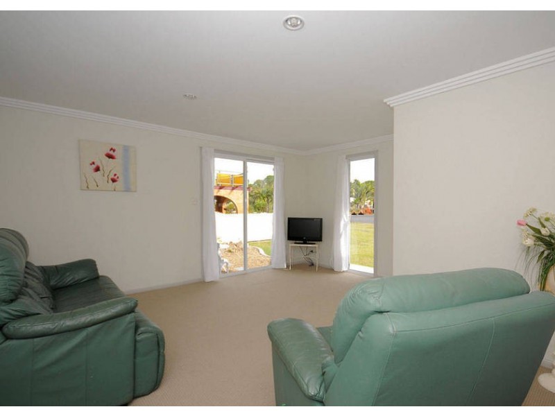 24 Alexander Street, Urangan QLD 4655