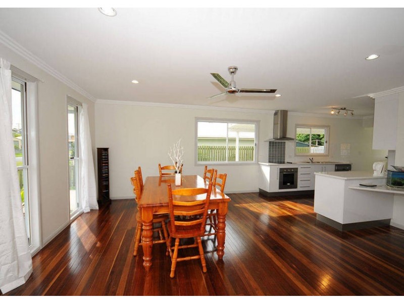 24 Alexander Street, Urangan QLD 4655