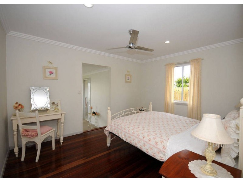 24 Alexander Street, Urangan QLD 4655
