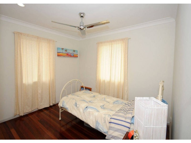 24 Alexander Street, Urangan QLD 4655