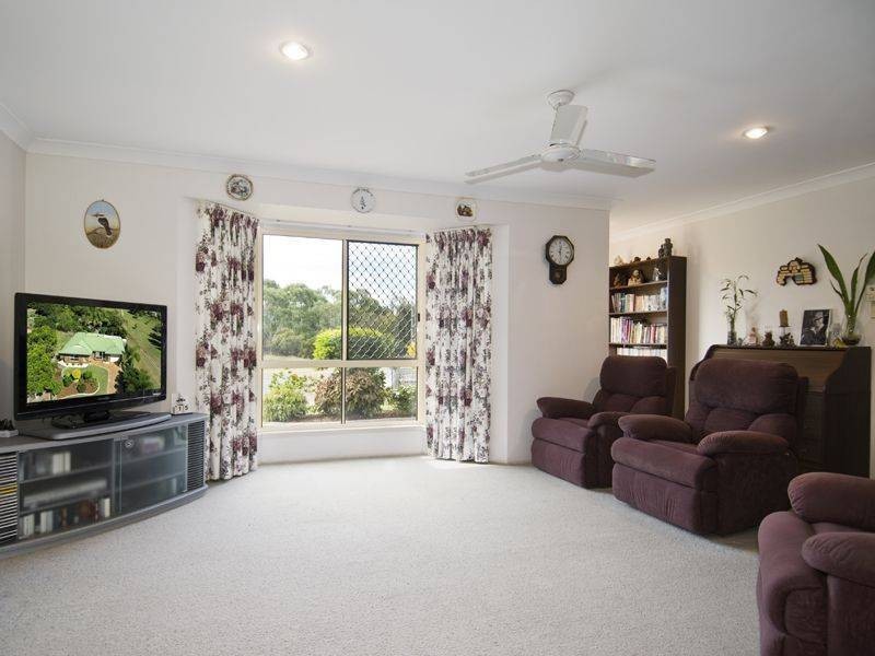 16 Daydream Crt, Kawungan QLD 4655