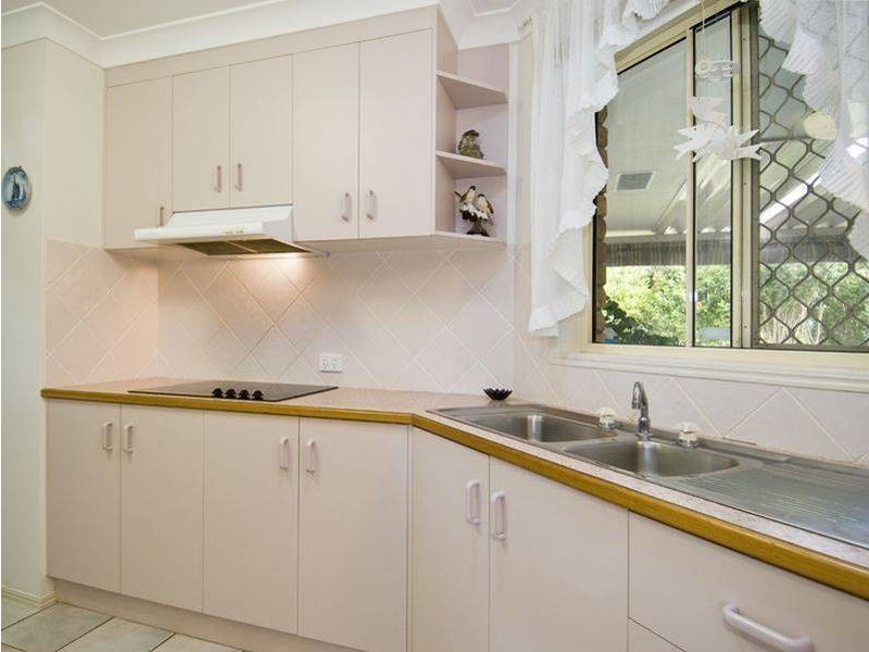 16 Daydream Crt, Kawungan QLD 4655