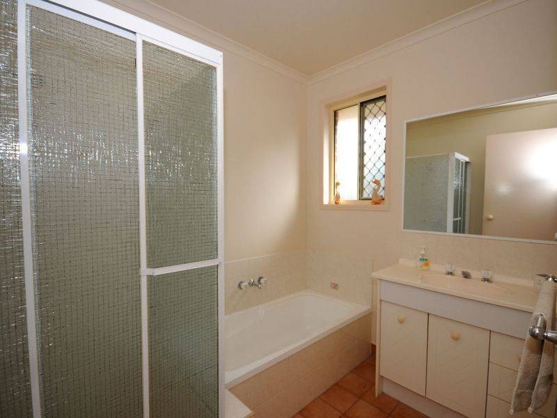 11 Brolga Crt, Eli Waters QLD 4655