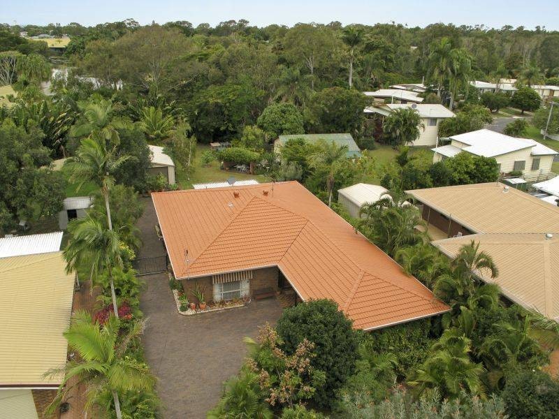 8 William St, Urangan QLD 4655