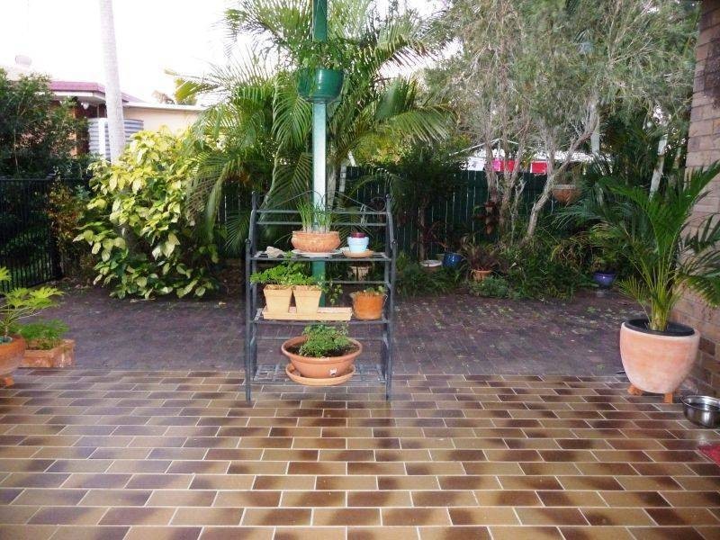 8 William St, Urangan QLD 4655