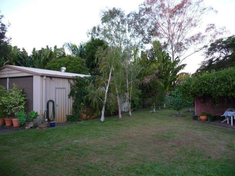 8 William St, Urangan QLD 4655