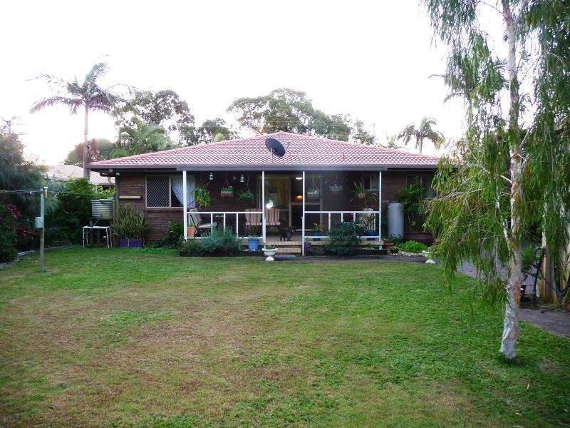 8 William St, Urangan QLD 4655