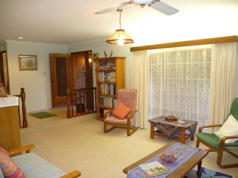 8 William St, Urangan QLD 4655