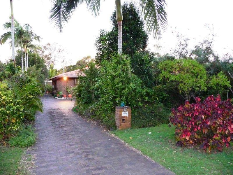 8 William St, Urangan QLD 4655