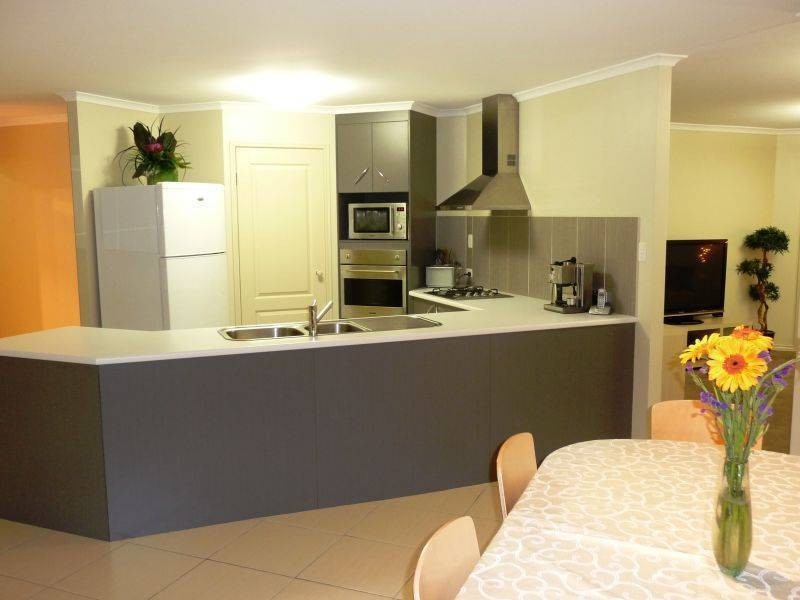 3 Maureen Crt, Point Vernon QLD 4655
