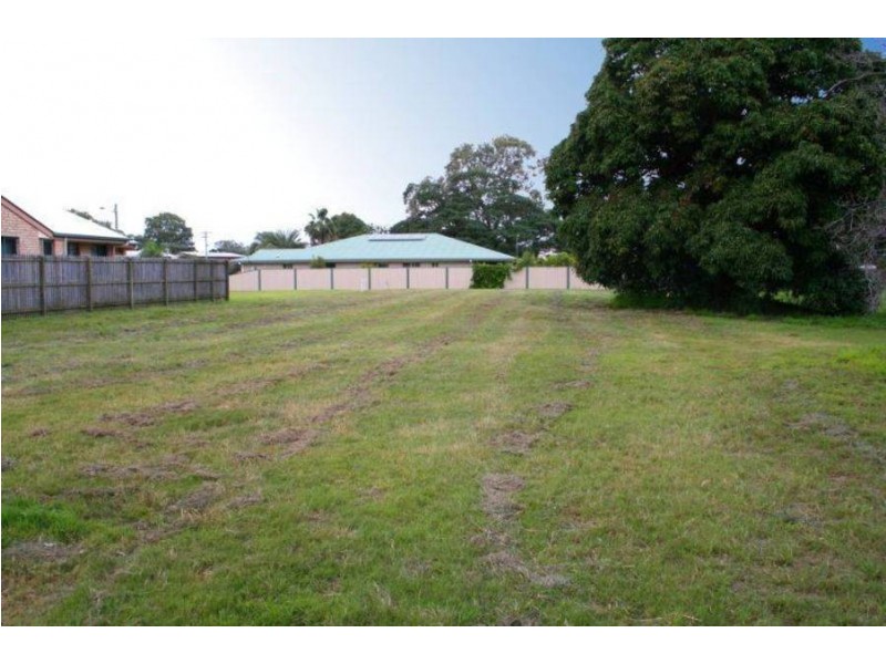 7 Pilot St, Urangan QLD 4655