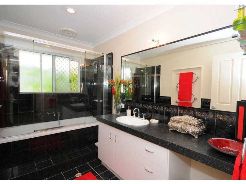 28 Fairway Drive, Urraween QLD 4655